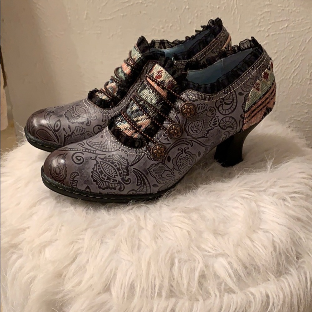 Beautiful Socofy shoes never worn